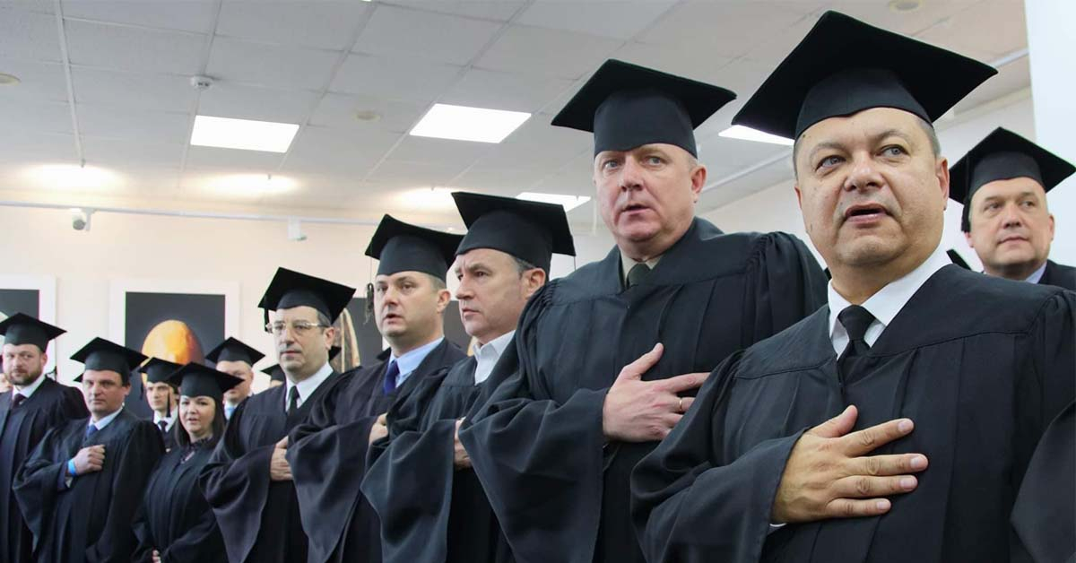 10 листопада 2021 року 45 військових інституційних лідерів завершили навчання на програмі «Стратегічне лідерство у секторі безпеки і оборони»