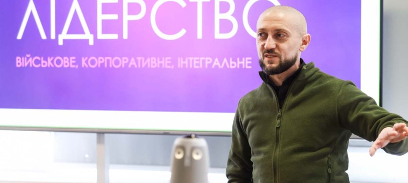 Про лідерство в менеджменті та менеджмент лідерства міркували разом з отцем Андрієм Зелінським учасники ЕМВА-38.